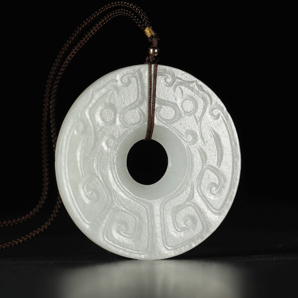17047 龙纹玉璧 白玉挂件