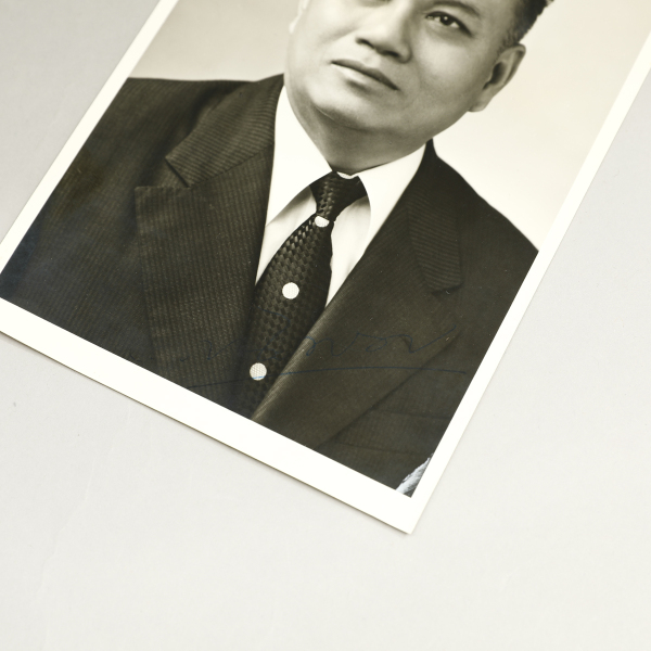 5007 老挝领袖丰威汉,苏发努冯亲王 签名照及信札二种