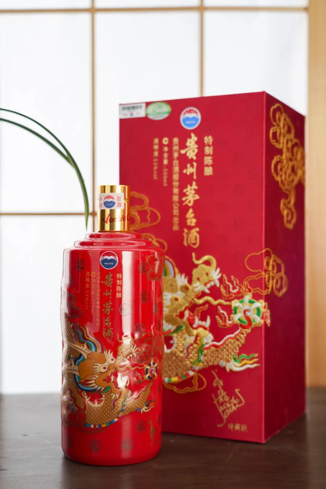 >> 2012年成龙特制陈酿茅台酒(原箱)六瓶