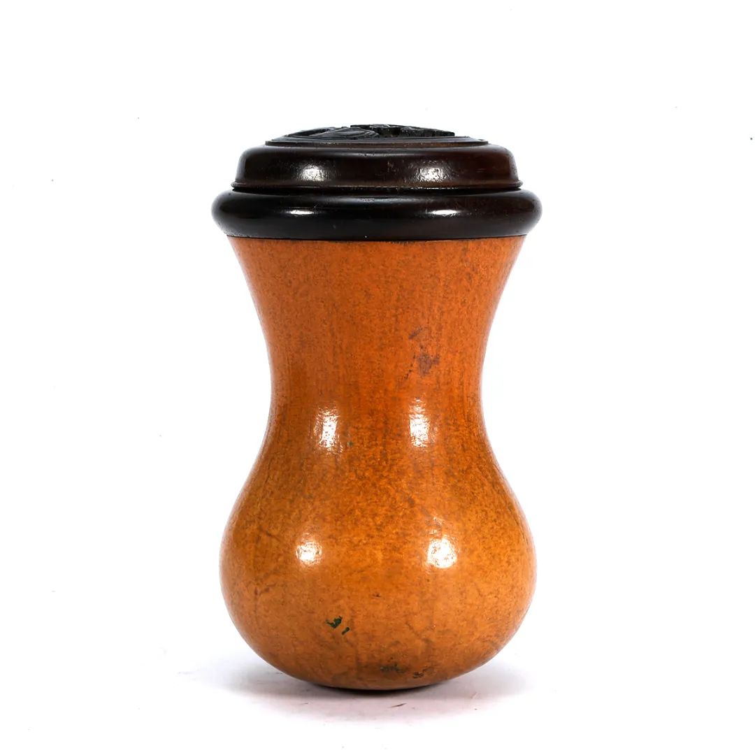 9cm此虫罐选"三河刘"葫芦,侈口束腰,圆腹底.